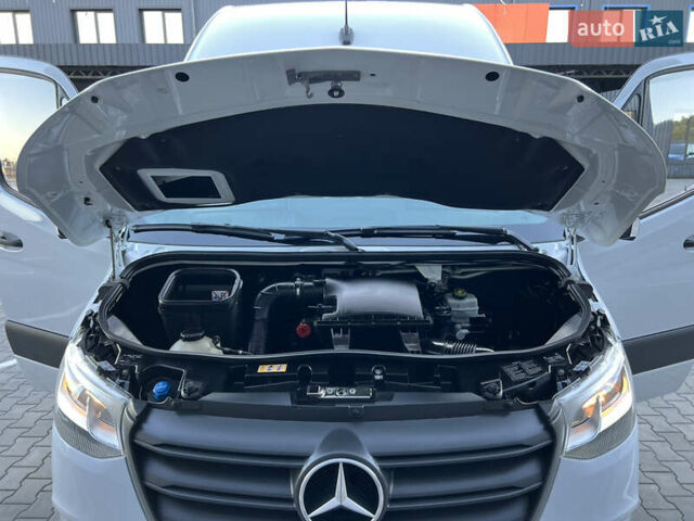Белый Мерседес Sprinter, объемом двигателя 2.2 л и пробегом 203 тыс. км за 23800 $, фото 182 на Automoto.ua