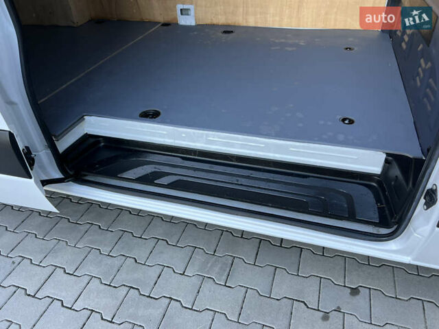 Белый Мерседес Sprinter, объемом двигателя 2.2 л и пробегом 203 тыс. км за 23800 $, фото 100 на Automoto.ua