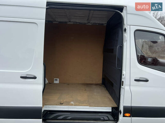 Белый Мерседес Sprinter, объемом двигателя 2.2 л и пробегом 250 тыс. км за 21555 $, фото 20 на Automoto.ua