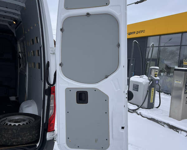Белый Мерседес Sprinter, объемом двигателя 2.2 л и пробегом 195 тыс. км за 22500 $, фото 24 на Automoto.ua