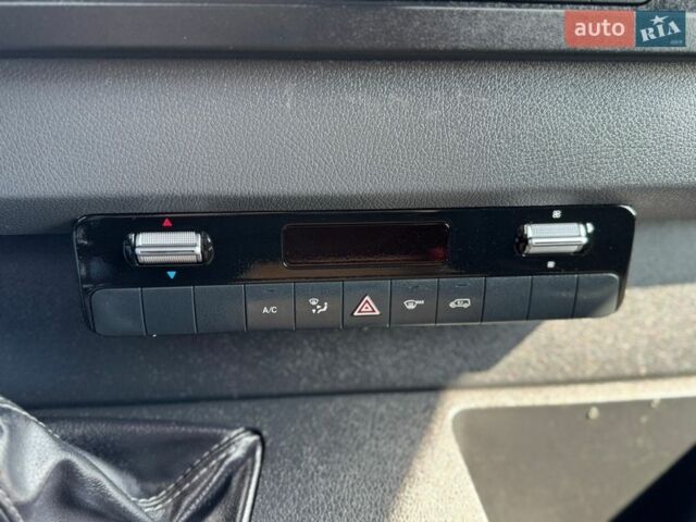 Белый Мерседес Sprinter, объемом двигателя 2.1 л и пробегом 329 тыс. км за 25500 $, фото 18 на Automoto.ua