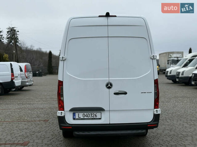 Белый Мерседес Sprinter, объемом двигателя 2.2 л и пробегом 268 тыс. км за 23800 $, фото 3 на Automoto.ua