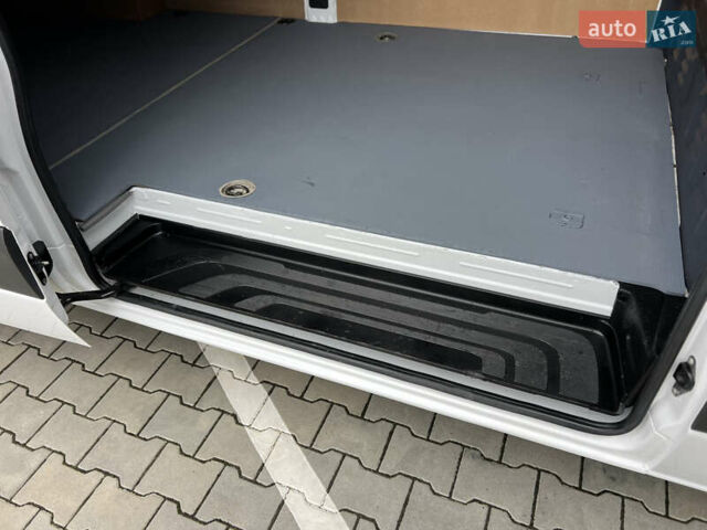 Білий Мерседес Sprinter, об'ємом двигуна 2.2 л та пробігом 249 тис. км за 23900 $, фото 92 на Automoto.ua