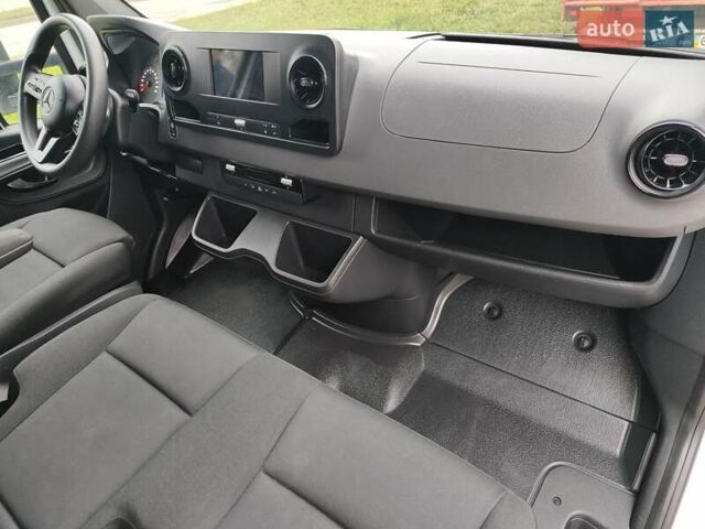 Белый Мерседес Sprinter, объемом двигателя 2.2 л и пробегом 246 тыс. км за 26499 $, фото 4 на Automoto.ua