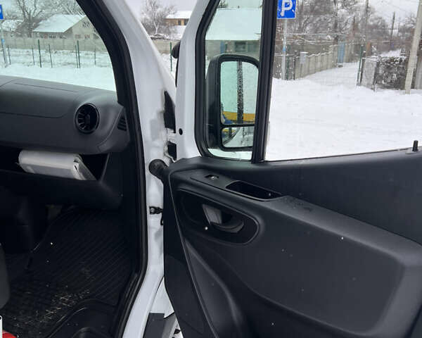 Белый Мерседес Sprinter, объемом двигателя 2.2 л и пробегом 195 тыс. км за 22500 $, фото 16 на Automoto.ua