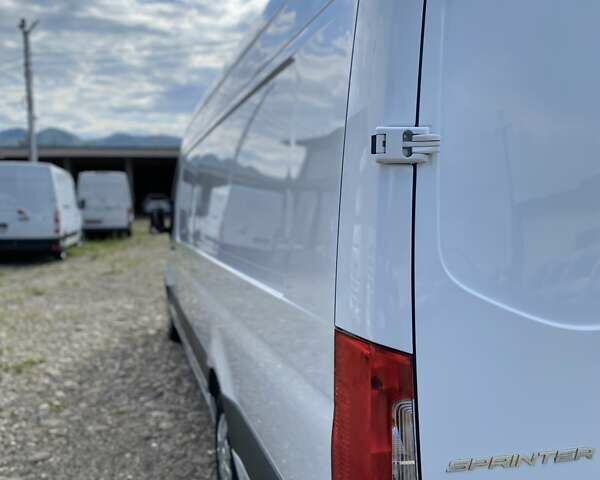 Белый Мерседес Sprinter, объемом двигателя 2.2 л и пробегом 198 тыс. км за 27999 $, фото 21 на Automoto.ua