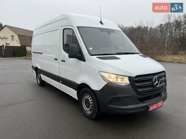 Белый Мерседес Sprinter, объемом двигателя 2.2 л и пробегом 250 тыс. км за 21555 $, фото 2 на Automoto.ua
