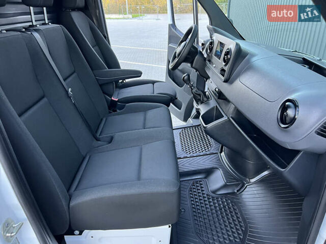 Белый Мерседес Sprinter, объемом двигателя 2.2 л и пробегом 203 тыс. км за 23800 $, фото 153 на Automoto.ua