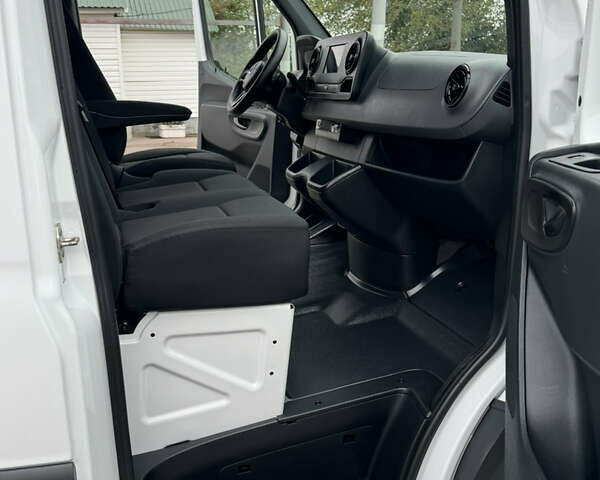 Белый Мерседес Sprinter, объемом двигателя 2.14 л и пробегом 256 тыс. км за 26900 $, фото 31 на Automoto.ua