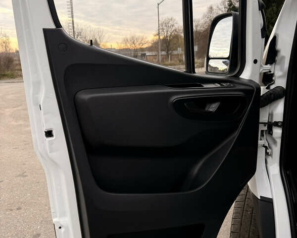 Белый Мерседес Sprinter, объемом двигателя 2.14 л и пробегом 299 тыс. км за 33900 $, фото 12 на Automoto.ua