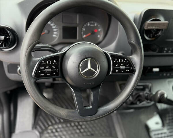 Белый Мерседес Sprinter, объемом двигателя 2.2 л и пробегом 308 тыс. км за 24499 $, фото 17 на Automoto.ua