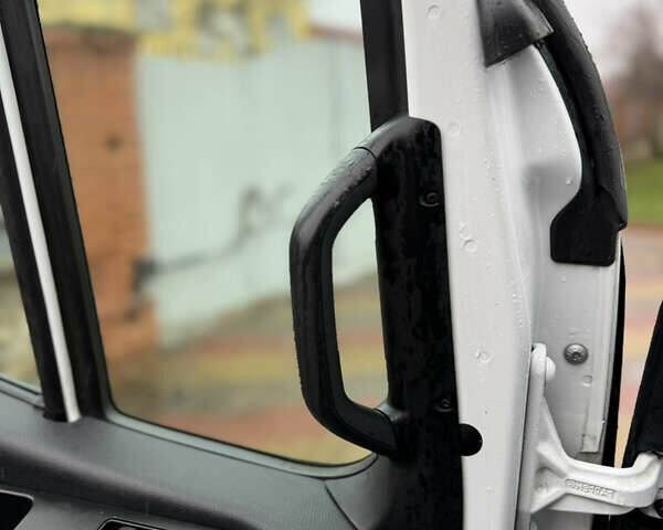 Белый Мерседес Sprinter, объемом двигателя 2.2 л и пробегом 308 тыс. км за 24499 $, фото 15 на Automoto.ua