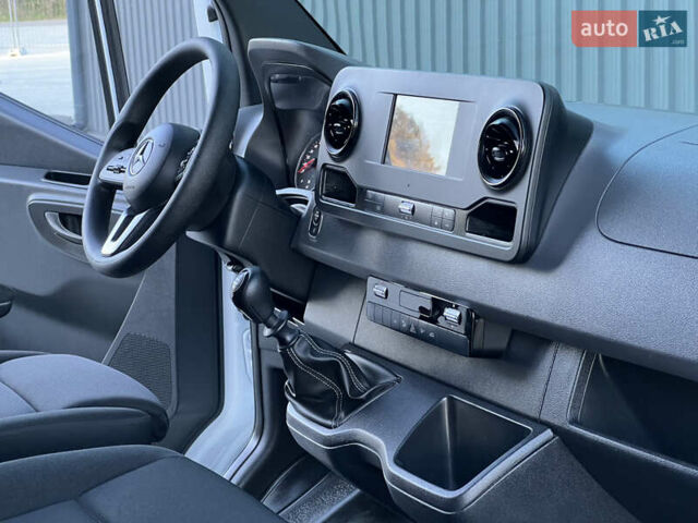 Белый Мерседес Sprinter, объемом двигателя 2.2 л и пробегом 203 тыс. км за 23800 $, фото 134 на Automoto.ua