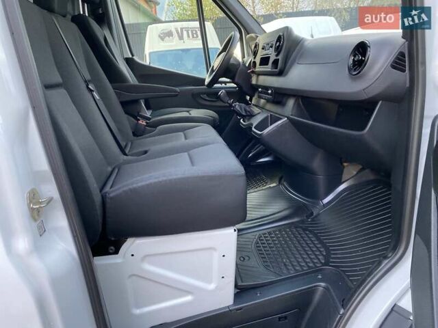 Белый Мерседес Sprinter, объемом двигателя 2.2 л и пробегом 150 тыс. км за 23370 $, фото 42 на Automoto.ua