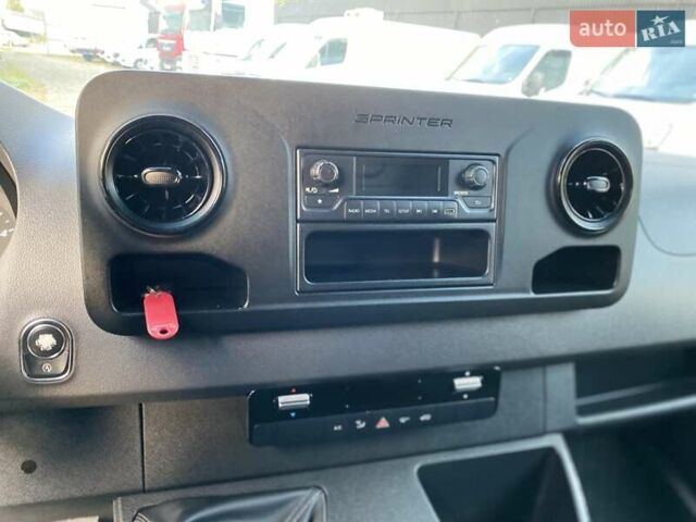 Белый Мерседес Sprinter, объемом двигателя 2.2 л и пробегом 150 тыс. км за 23370 $, фото 52 на Automoto.ua