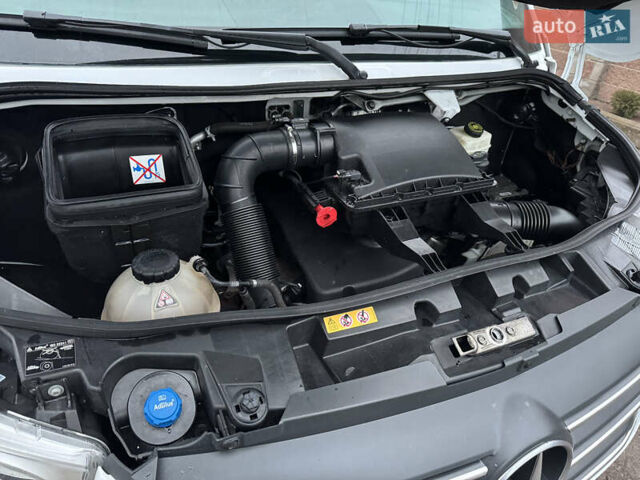 Белый Мерседес Sprinter, объемом двигателя 2.2 л и пробегом 297 тыс. км за 24700 $, фото 29 на Automoto.ua