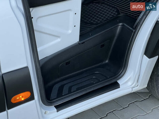 Белый Мерседес Sprinter, объемом двигателя 2.2 л и пробегом 203 тыс. км за 23800 $, фото 131 на Automoto.ua