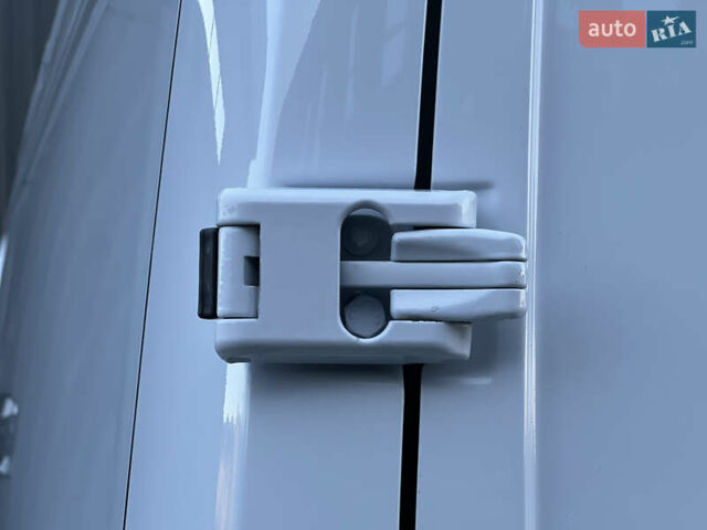 Белый Мерседес Sprinter, объемом двигателя 2.2 л и пробегом 203 тыс. км за 23800 $, фото 67 на Automoto.ua