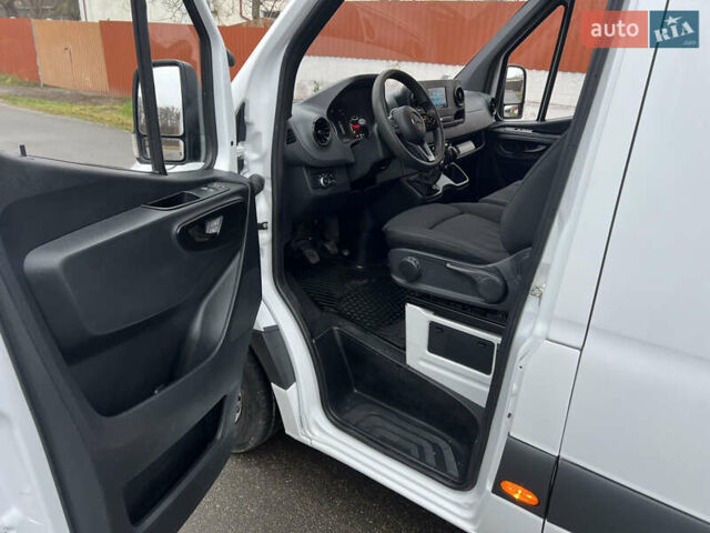 Белый Мерседес Sprinter, объемом двигателя 2.2 л и пробегом 250 тыс. км за 21555 $, фото 9 на Automoto.ua