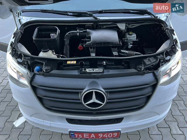 Белый Мерседес Sprinter, объемом двигателя 2.2 л и пробегом 203 тыс. км за 23800 $, фото 181 на Automoto.ua
