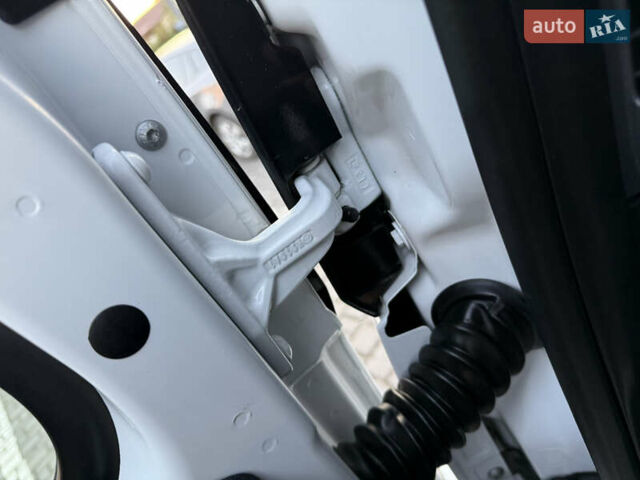 Білий Мерседес Sprinter, об'ємом двигуна 3 л та пробігом 260 тис. км за 34800 $, фото 29 на Automoto.ua