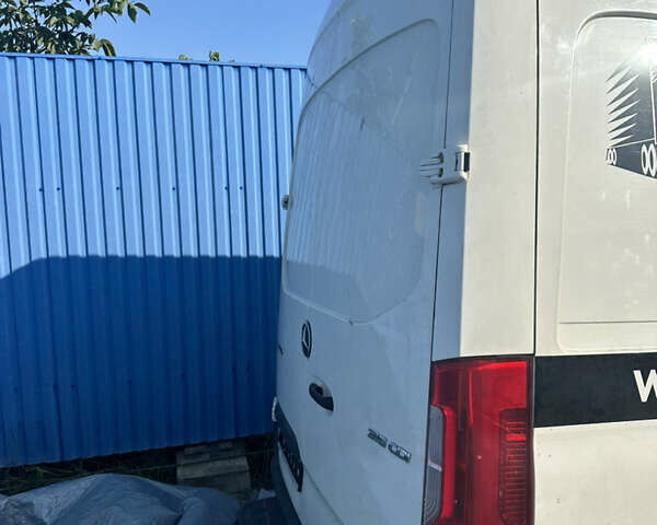 Белый Мерседес Sprinter, объемом двигателя 1.95 л и пробегом 150 тыс. км за 8000 $, фото 10 на Automoto.ua