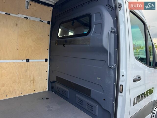 Белый Мерседес Sprinter, объемом двигателя 3 л и пробегом 168 тыс. км за 49900 $, фото 5 на Automoto.ua