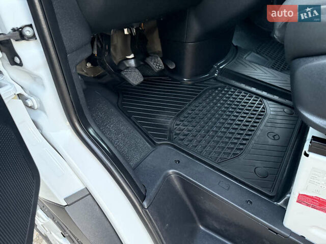 Білий Мерседес Sprinter, об'ємом двигуна 3 л та пробігом 260 тис. км за 34800 $, фото 40 на Automoto.ua