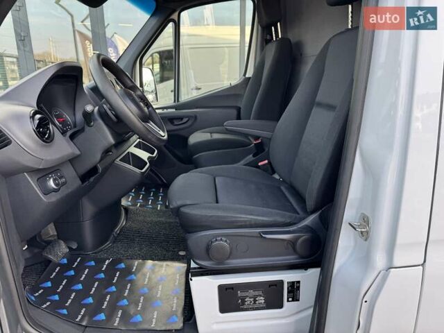 Белый Мерседес Sprinter, объемом двигателя 2.2 л и пробегом 364 тыс. км за 23900 $, фото 4 на Automoto.ua