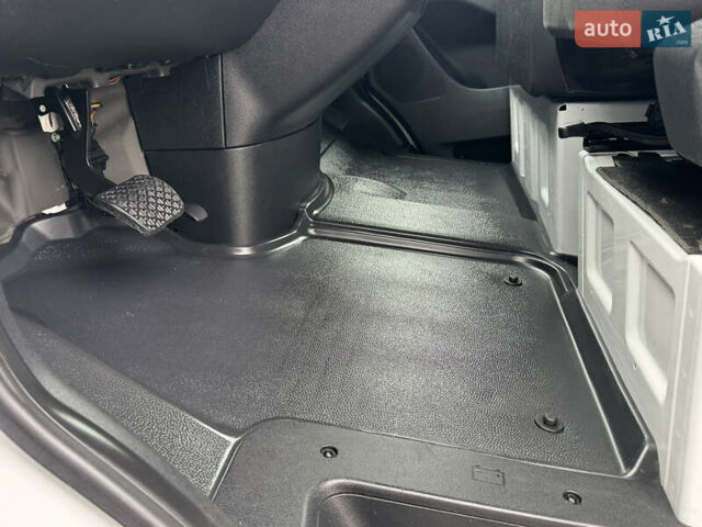 Белый Мерседес Sprinter, объемом двигателя 2.14 л и пробегом 256 тыс. км за 26900 $, фото 29 на Automoto.ua