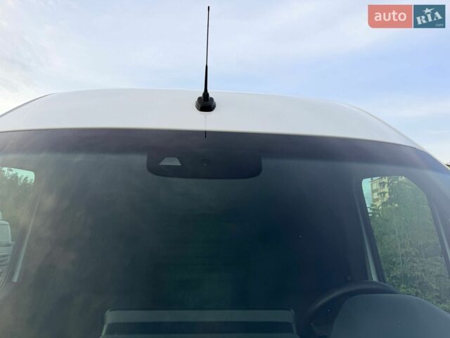Белый Мерседес Sprinter, объемом двигателя 2.2 л и пробегом 227 тыс. км за 29900 $, фото 12 на Automoto.ua