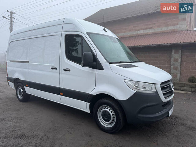 Белый Мерседес Sprinter, объемом двигателя 2.2 л и пробегом 297 тыс. км за 24700 $, фото 3 на Automoto.ua