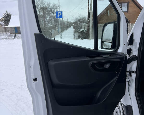 Белый Мерседес Sprinter, объемом двигателя 2.2 л и пробегом 195 тыс. км за 22500 $, фото 12 на Automoto.ua