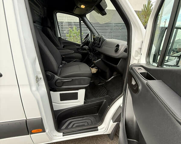 Білий Мерседес Sprinter, об'ємом двигуна 0 л та пробігом 400 тис. км за 26500 $, фото 5 на Automoto.ua