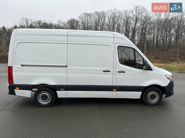 Белый Мерседес Sprinter, объемом двигателя 2.2 л и пробегом 250 тыс. км за 21555 $, фото 3 на Automoto.ua