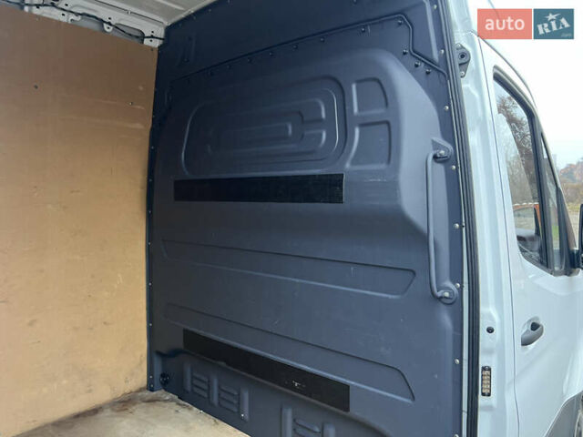 Белый Мерседес Sprinter, объемом двигателя 2.2 л и пробегом 250 тыс. км за 21555 $, фото 21 на Automoto.ua