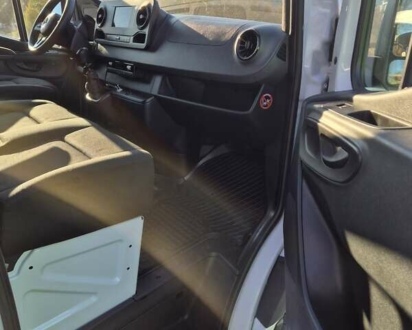 Белый Мерседес Sprinter, объемом двигателя 0 л и пробегом 343 тыс. км за 28300 $, фото 12 на Automoto.ua