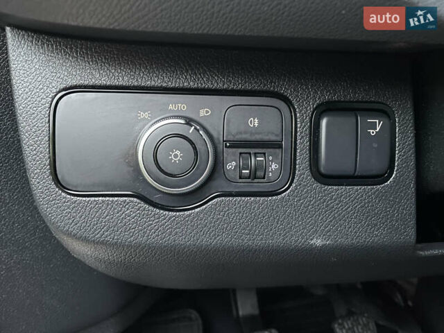 Белый Мерседес Sprinter, объемом двигателя 2.2 л и пробегом 179 тыс. км за 31000 $, фото 11 на Automoto.ua