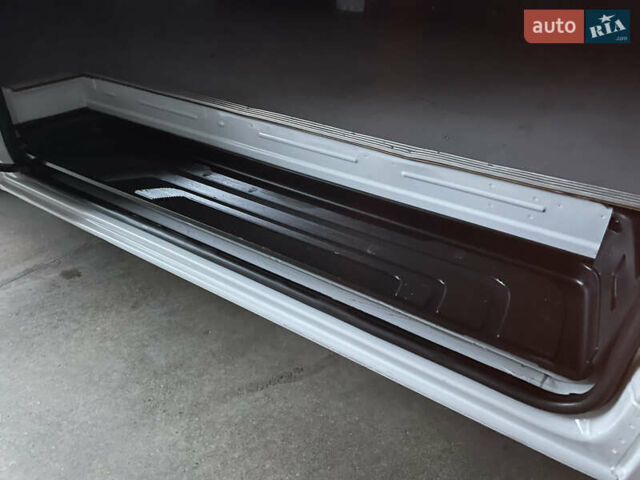 Белый Мерседес Sprinter, объемом двигателя 2 л и пробегом 250 тыс. км за 27900 $, фото 15 на Automoto.ua