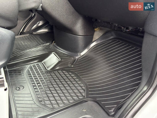 Белый Мерседес Sprinter, объемом двигателя 3 л и пробегом 207 тыс. км за 44500 $, фото 17 на Automoto.ua