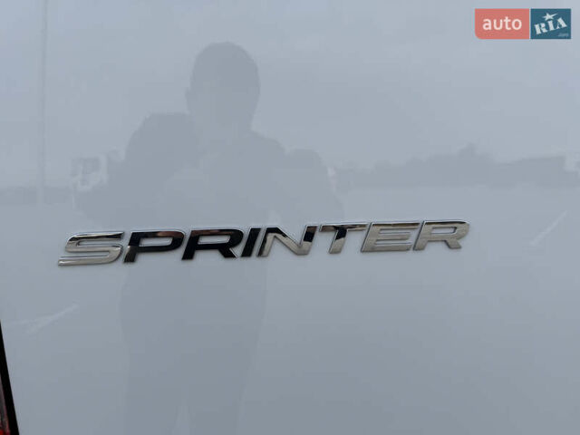 Белый Мерседес Sprinter, объемом двигателя 3 л и пробегом 6 тыс. км за 72000 $, фото 23 на Automoto.ua