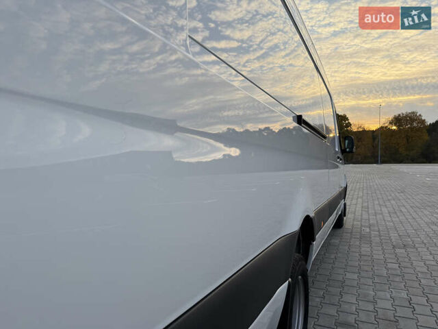 Белый Мерседес Sprinter, объемом двигателя 3 л и пробегом 6 тыс. км за 72000 $, фото 31 на Automoto.ua