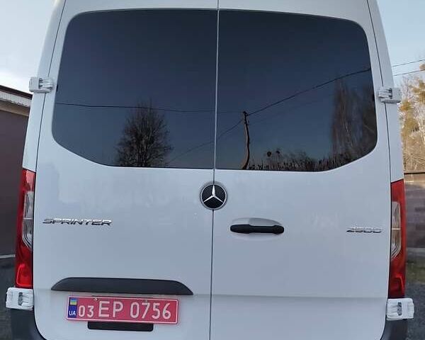 Белый Мерседес Sprinter, объемом двигателя 2.99 л и пробегом 129 тыс. км за 42900 $, фото 3 на Automoto.ua