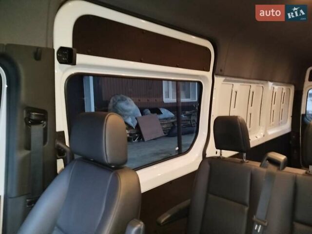Белый Мерседес Sprinter, объемом двигателя 2.99 л и пробегом 129 тыс. км за 42900 $, фото 13 на Automoto.ua