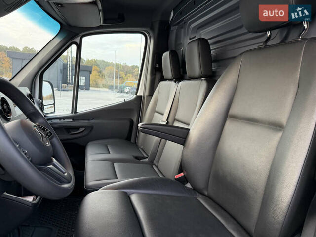 Белый Мерседес Sprinter, объемом двигателя 3 л и пробегом 6 тыс. км за 72000 $, фото 60 на Automoto.ua
