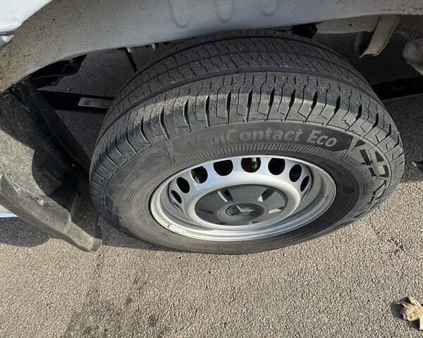 Белый Мерседес Sprinter, объемом двигателя 1.99 л и пробегом 172 тыс. км за 25900 $, фото 25 на Automoto.ua
