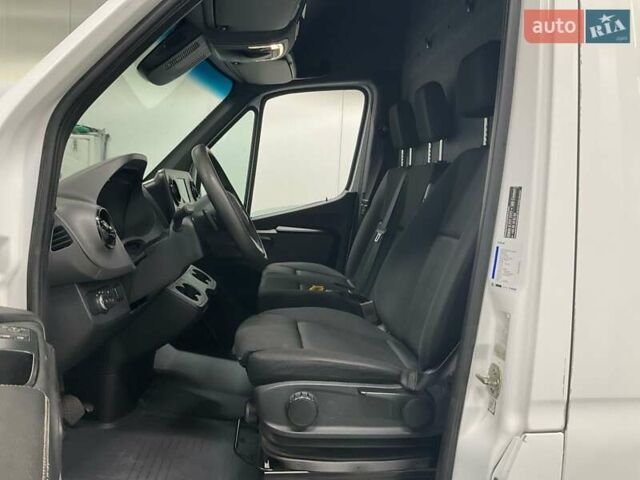 Белый Мерседес Sprinter, объемом двигателя 2 л и пробегом 208 тыс. км за 27000 $, фото 5 на Automoto.ua