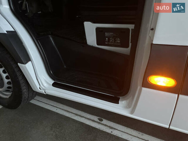 Белый Мерседес Sprinter, объемом двигателя 2 л и пробегом 250 тыс. км за 27900 $, фото 6 на Automoto.ua