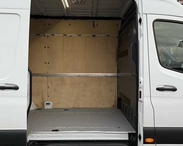 Белый Мерседес Sprinter, объемом двигателя 2 л и пробегом 210 тыс. км за 29850 $, фото 54 на Automoto.ua