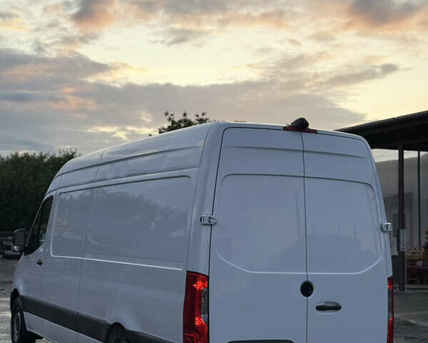 Белый Мерседес Sprinter, объемом двигателя 2.99 л и пробегом 121 тыс. км за 43400 $, фото 3 на Automoto.ua